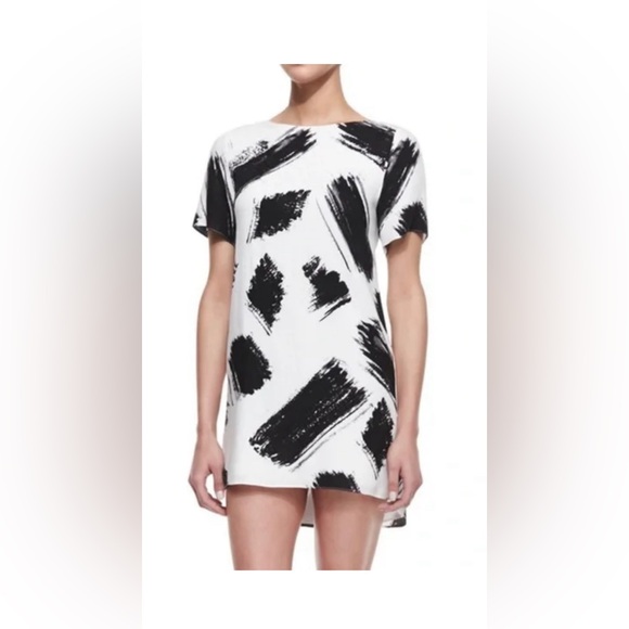 Alice + Olivia Dresses & Skirts - Alice and Olivia mini black and white mini dress - size medium
